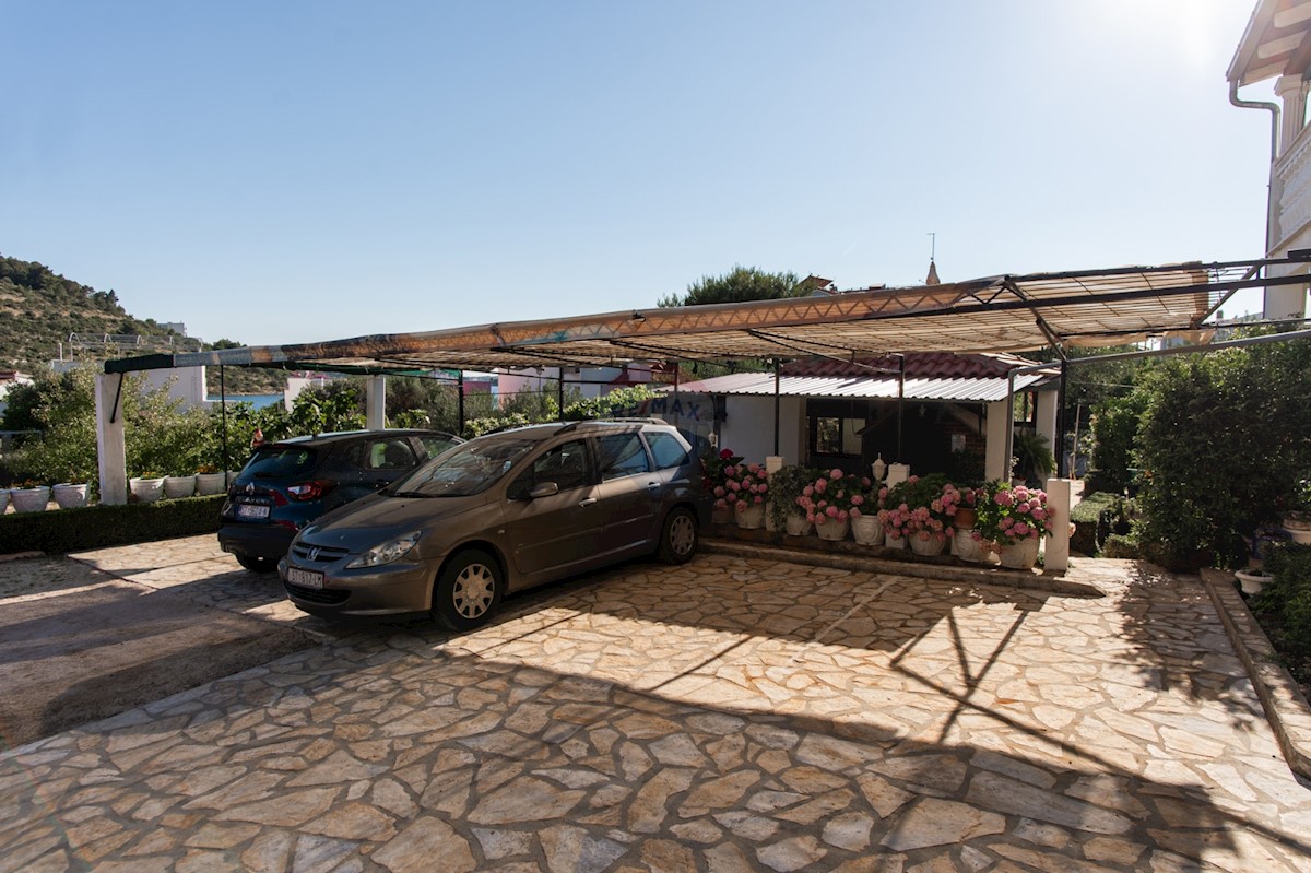 House For sale - ŠIBENSKO-KNINSKA  ROGOZNICA 