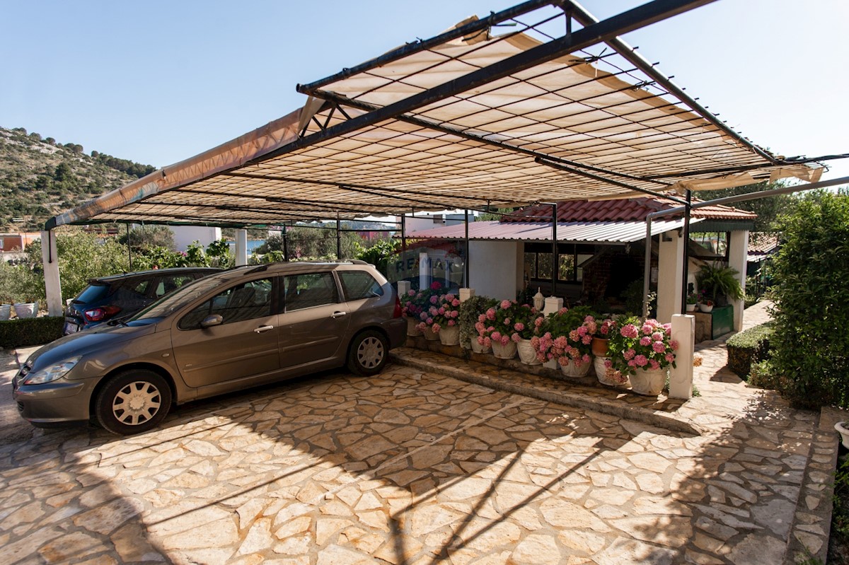 House For sale - ŠIBENSKO-KNINSKA  ROGOZNICA 