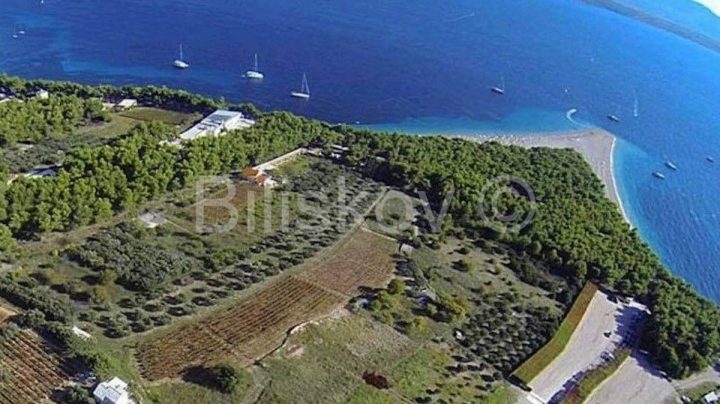 Land for sale 1180 m² – Bol