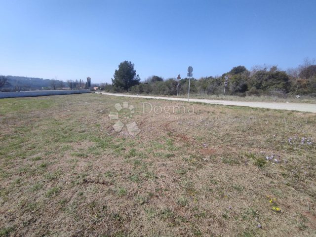 Land for sale 1004 m² – Pula