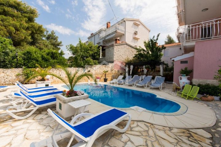 Casa in vendita 640 m² – Okrug Gornji