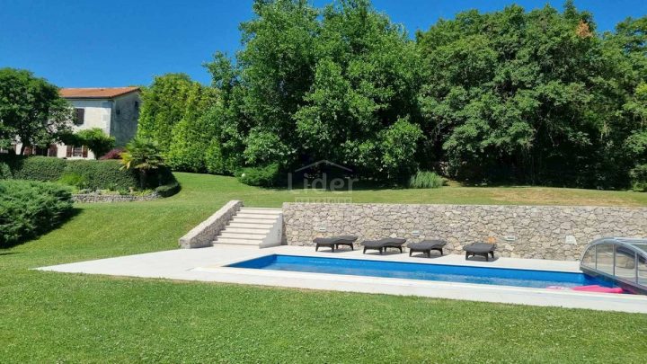 House for sale 150 m² – Roč