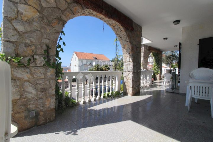 Hiša na predaj 300 m² – Omišalj