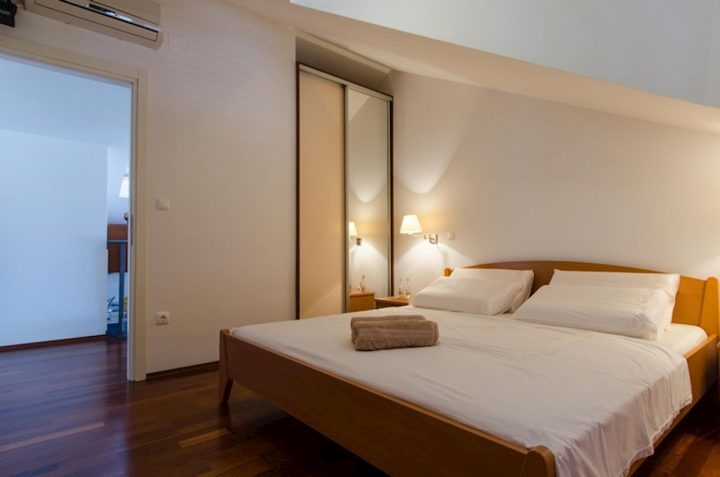Hiša na predaj 760 m² – Šolta