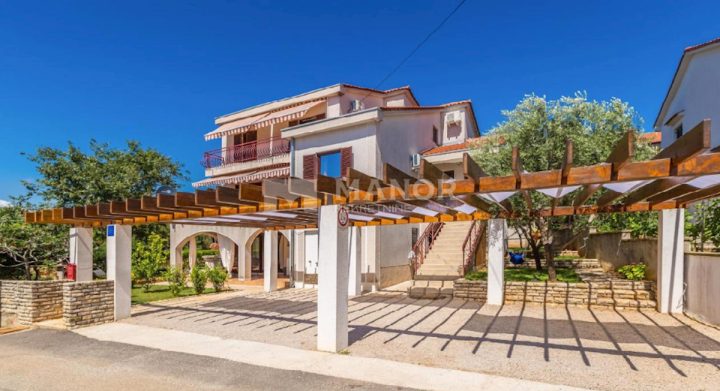 House for sale 280 m² – Pinezići