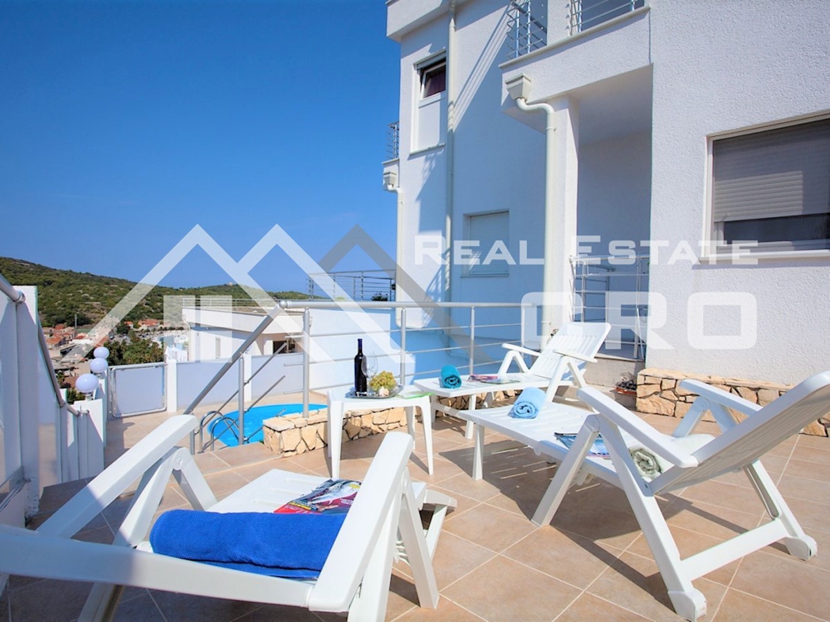 House For sale - SPLITSKO-DALMATINSKA  VIS 