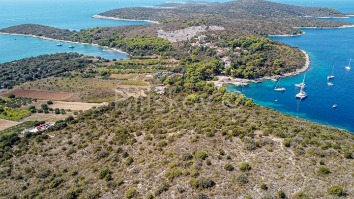 Land for sale 490000 m² – Hvar