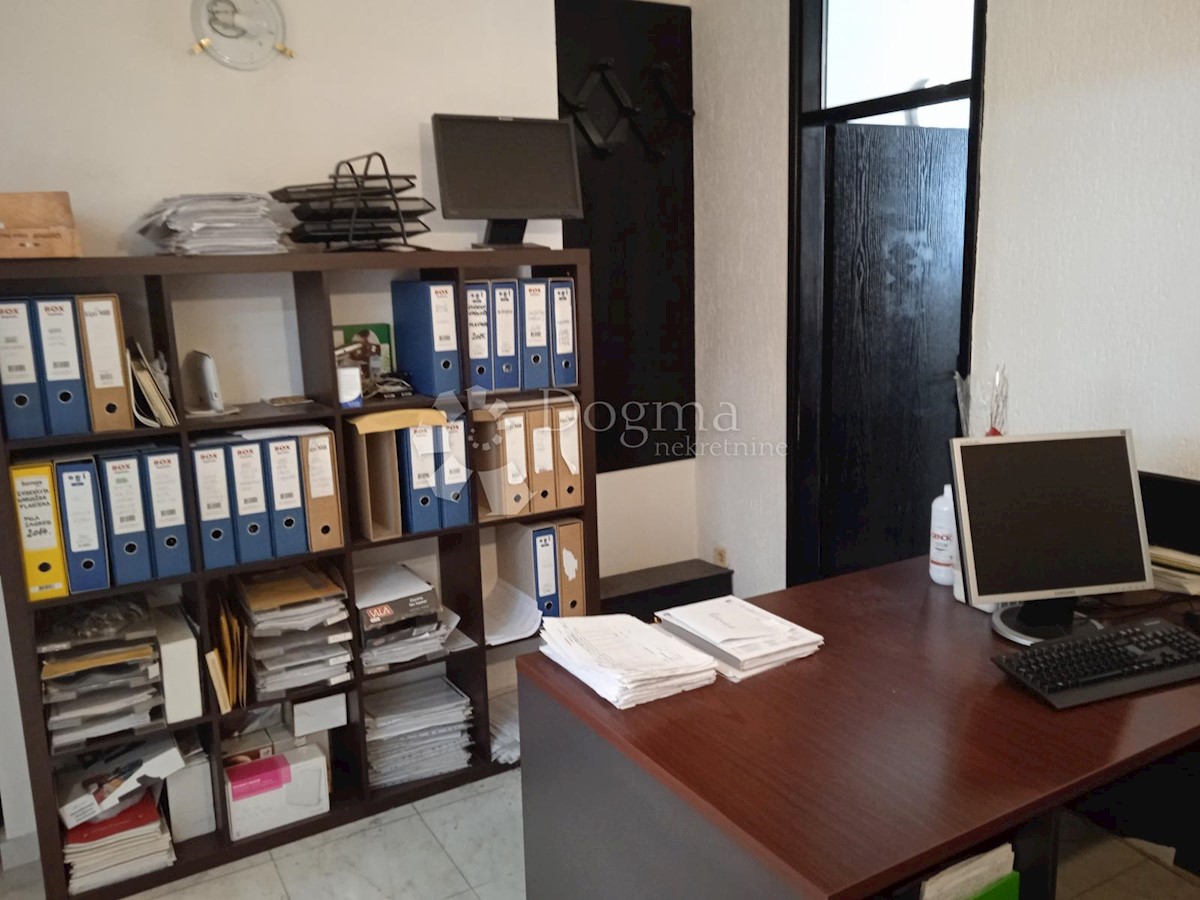 Business premises For sale PULA