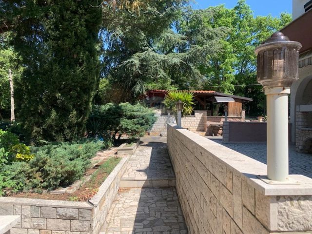 Dom na predaj 468 m² – Frata
