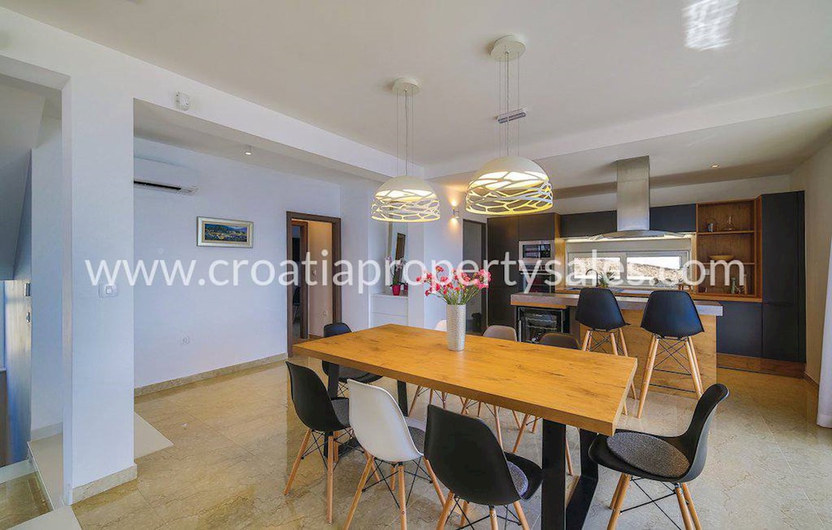 House For sale - SPLITSKO-DALMATINSKA  TROGIR 