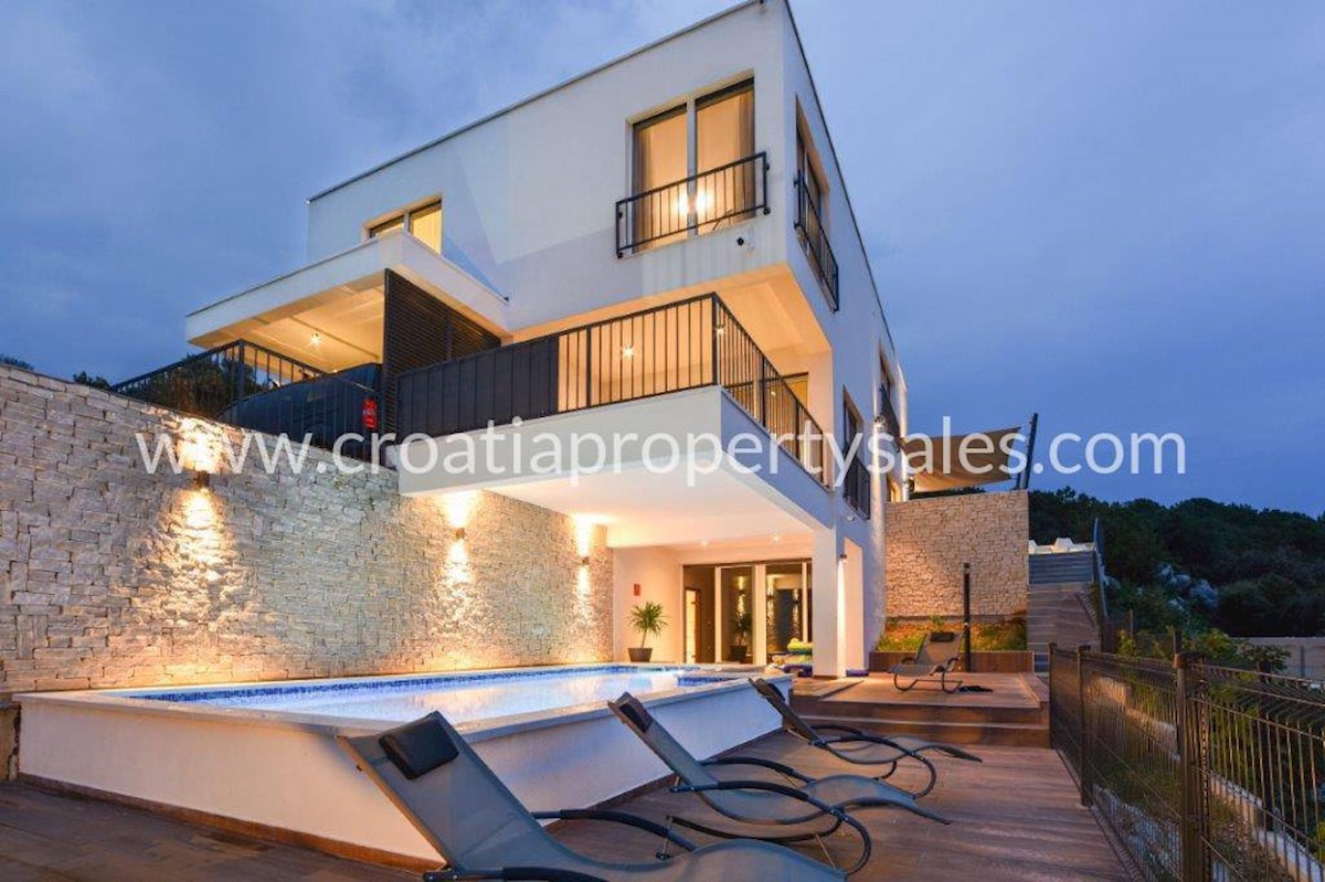 House For sale - SPLITSKO-DALMATINSKA  TROGIR 