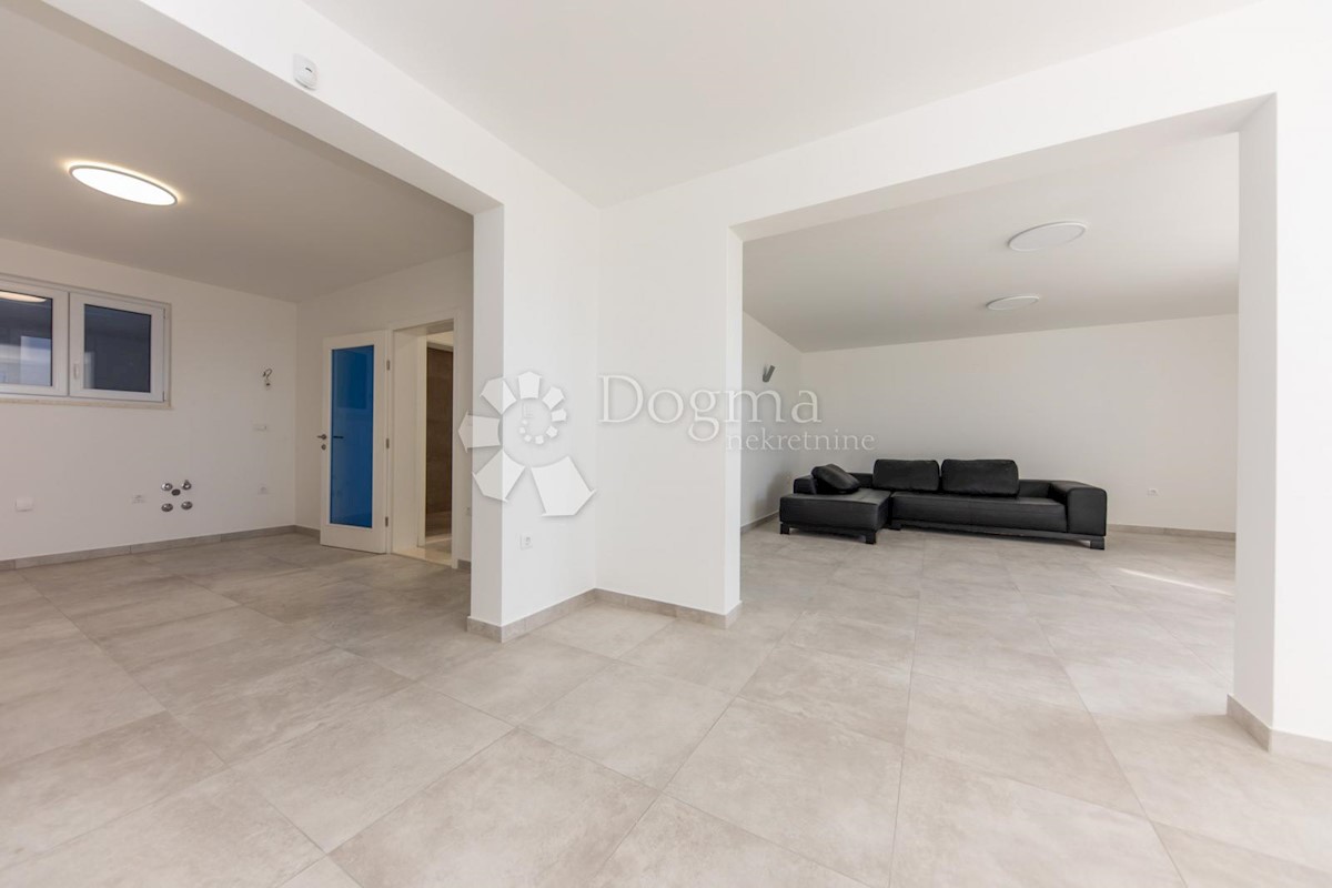 Casa In vendita - ŠIBENSKO-KNINSKA ROGOZNICA