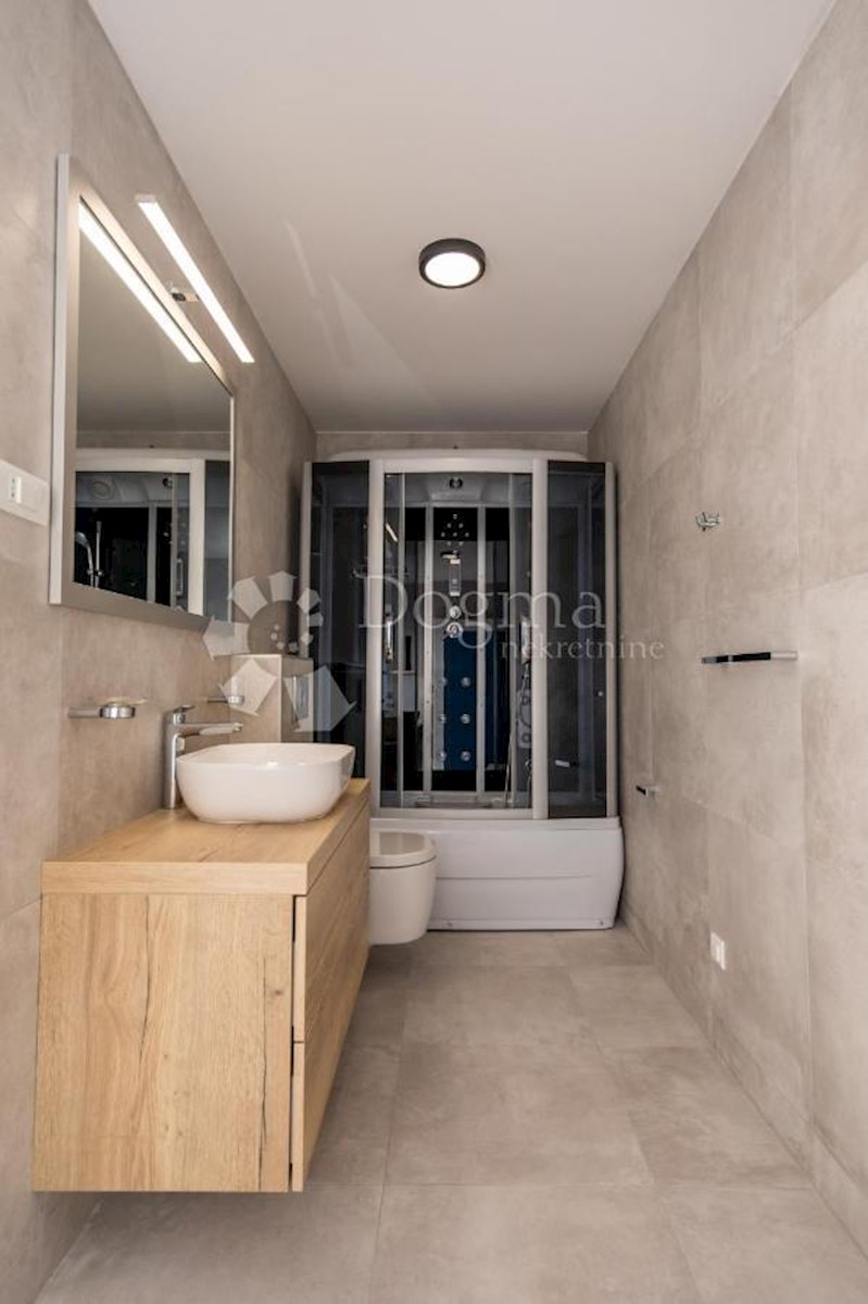 Casa In vendita - ŠIBENSKO-KNINSKA ROGOZNICA