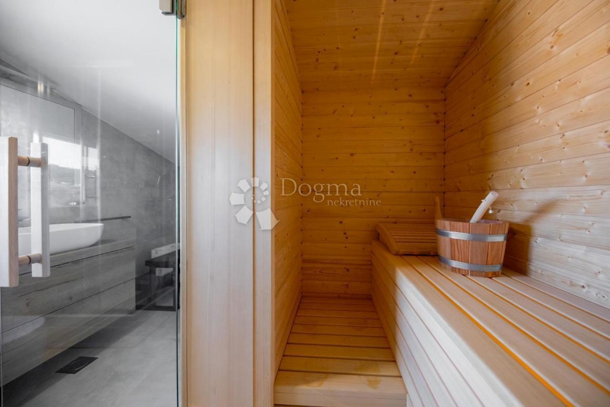 Casa In vendita - ŠIBENSKO-KNINSKA ROGOZNICA