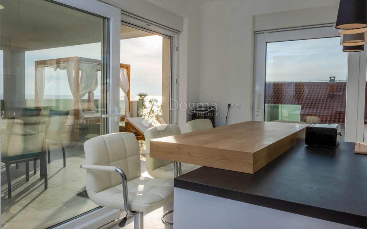 Casa In vendita - ŠIBENSKO-KNINSKA ROGOZNICA