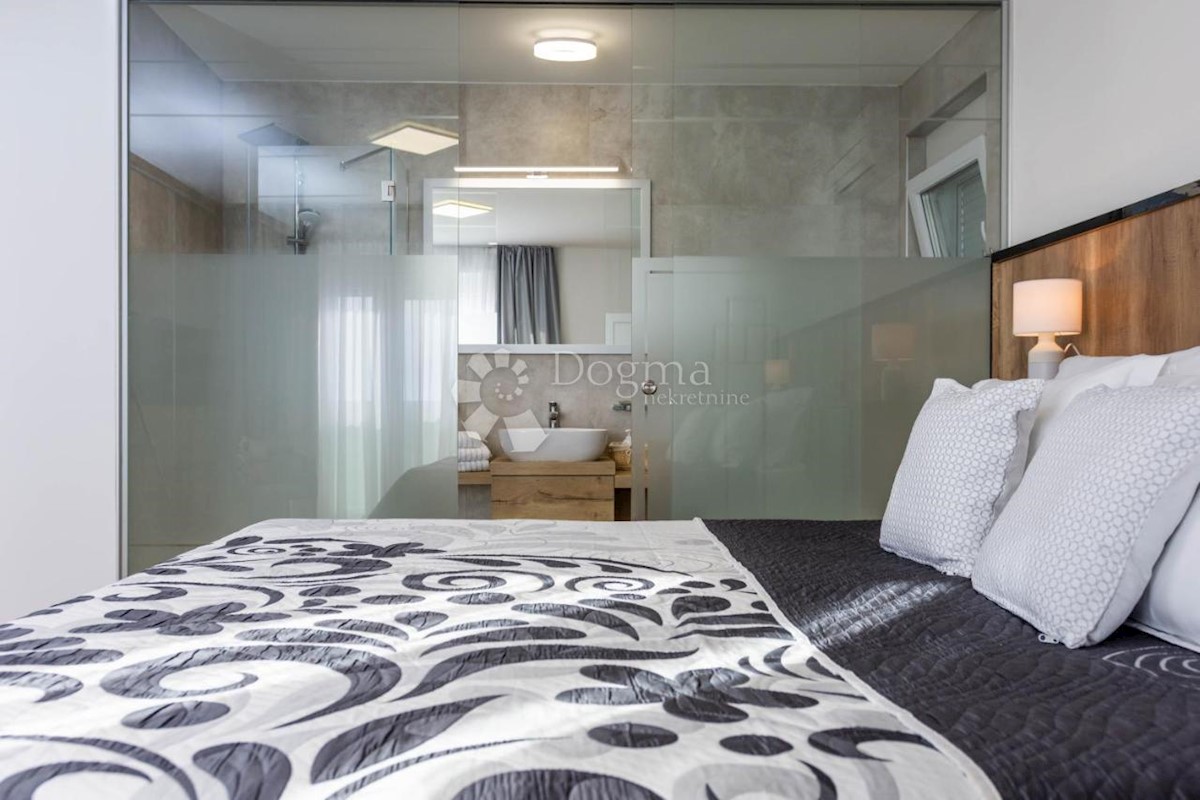 Casa In vendita - ŠIBENSKO-KNINSKA ROGOZNICA