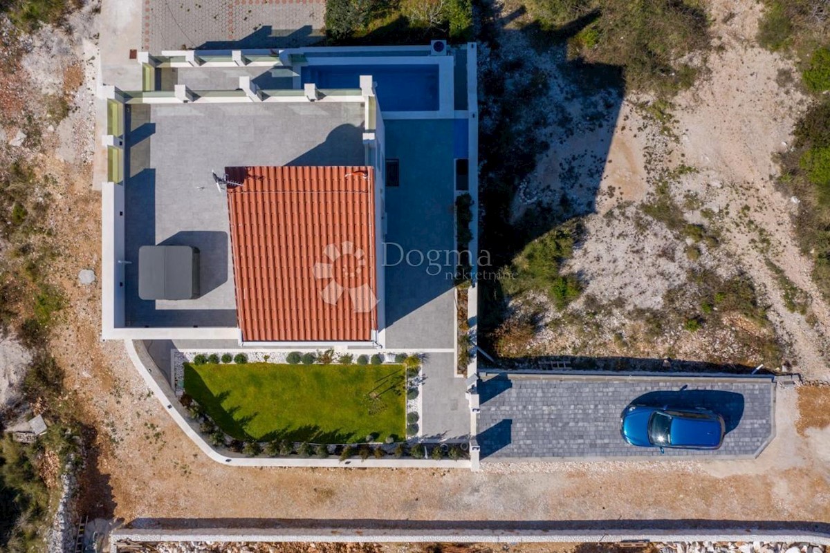 Casa In vendita - ŠIBENSKO-KNINSKA ROGOZNICA