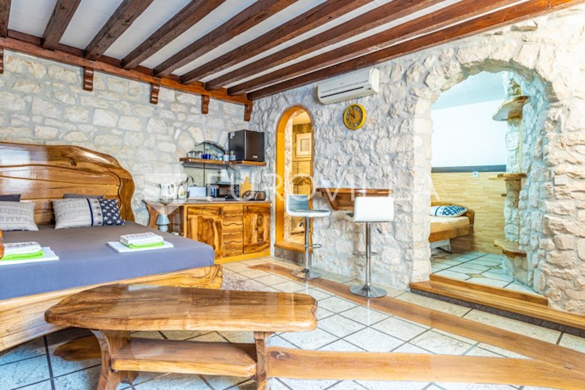 Casa In vendita - SPLITSKO-DALMATINSKA  TROGIR 