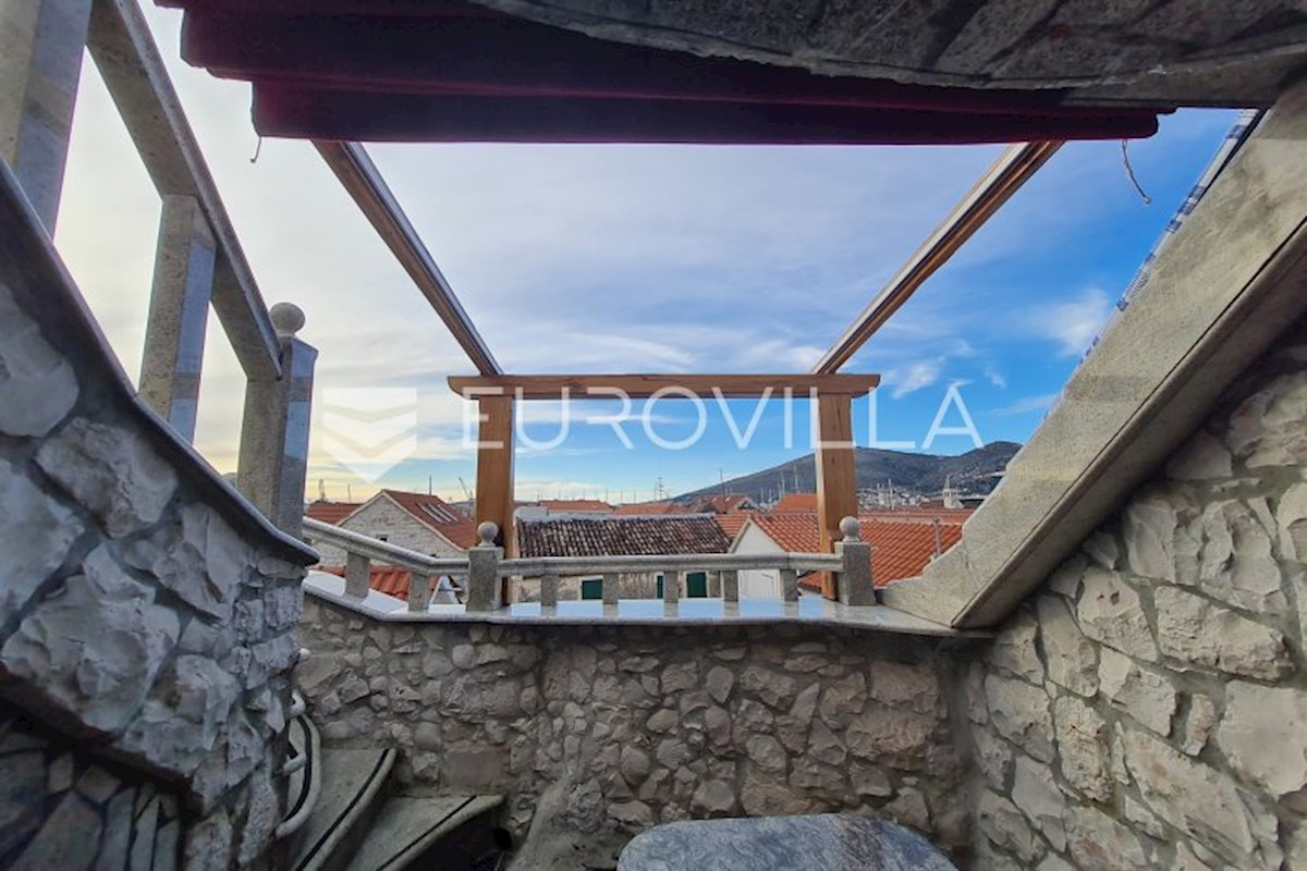 Casa In vendita - SPLITSKO-DALMATINSKA  TROGIR 