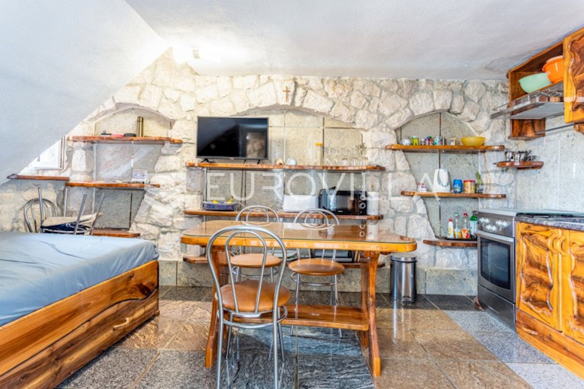 Casa In vendita - SPLITSKO-DALMATINSKA  TROGIR 