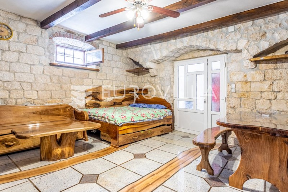 Casa In vendita - SPLITSKO-DALMATINSKA  TROGIR 