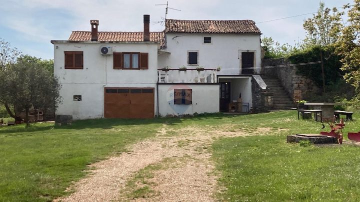 Hiša na predaj 200 m² – Košutići
