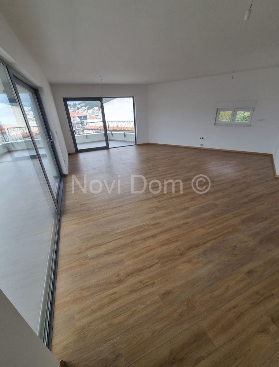 Apartment Zu verkaufen - SPLITSKO-DALMATINSKA  BAŠKA VODA 