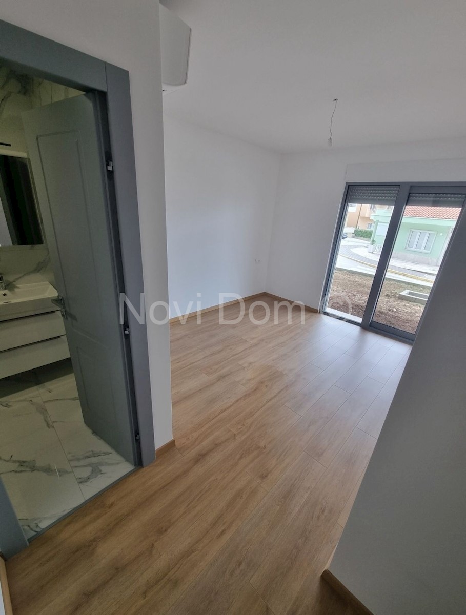 Apartment Zu verkaufen - SPLITSKO-DALMATINSKA  BAŠKA VODA 