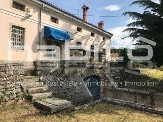 Locaux commerciaux à vendre 800 m² – Poreč