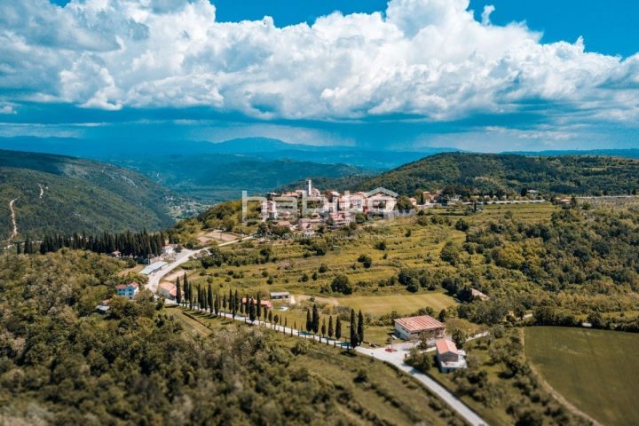 Hiša Na predaj — Oprtalj