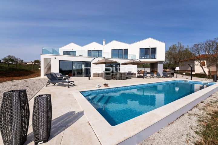 Dom na sprzedaż 454 m² – Poreč