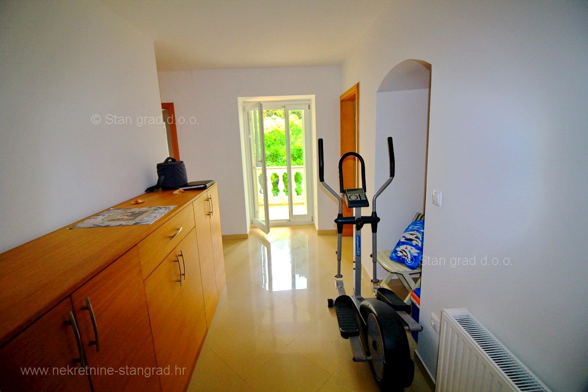 Apartma Na predaj - PRIMORSKO-GORANSKA  KRK 