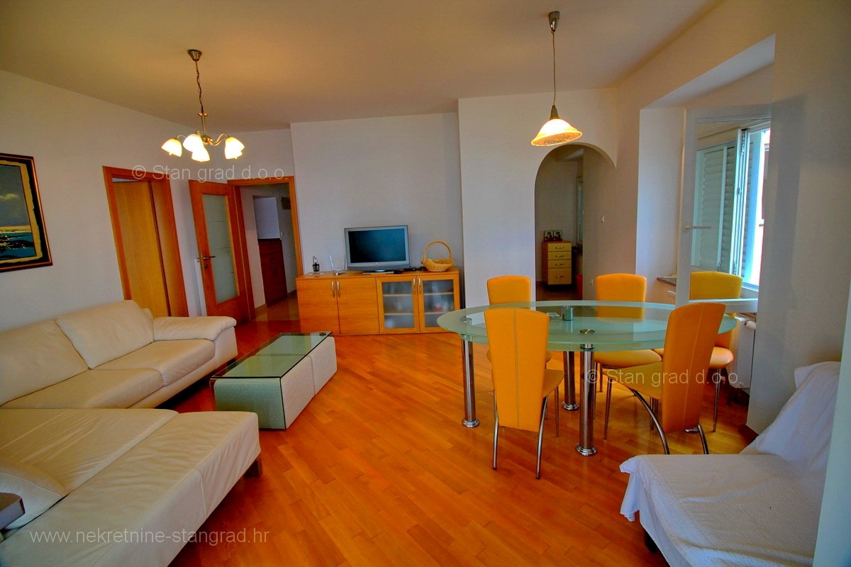Apartma Na predaj - PRIMORSKO-GORANSKA  KRK 