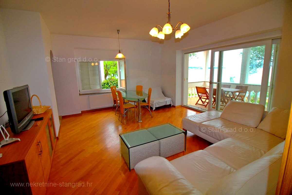 Apartma Na predaj - PRIMORSKO-GORANSKA  KRK 
