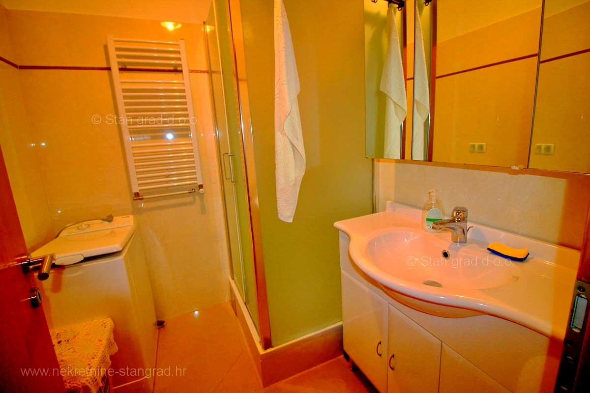 Apartma Na predaj - PRIMORSKO-GORANSKA  KRK 