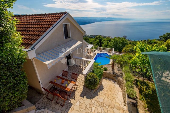 Dom na predaj 450 m² – Bregi
