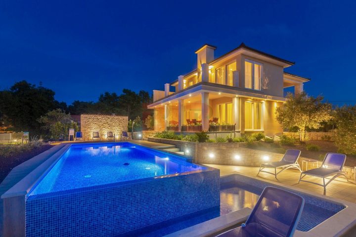 Kuća na prodaju 280 m² – Malinska
