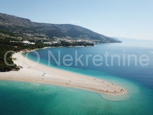 Business premises for sale 7000 m² – Bol