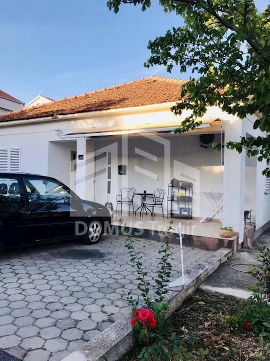 Haus Zu verkaufen - SPLITSKO-DALMATINSKA  TROGIR 