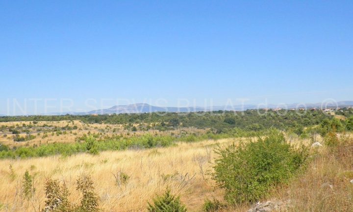 Działka na sprzedaż 2704 m² – Konjevrate
