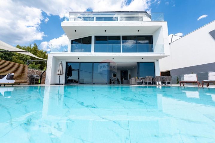 Kuća na prodaju 300 m² – Crikvenica
