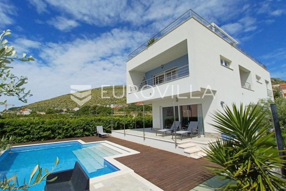 House For rent - SPLITSKO-DALMATINSKA  TROGIR 