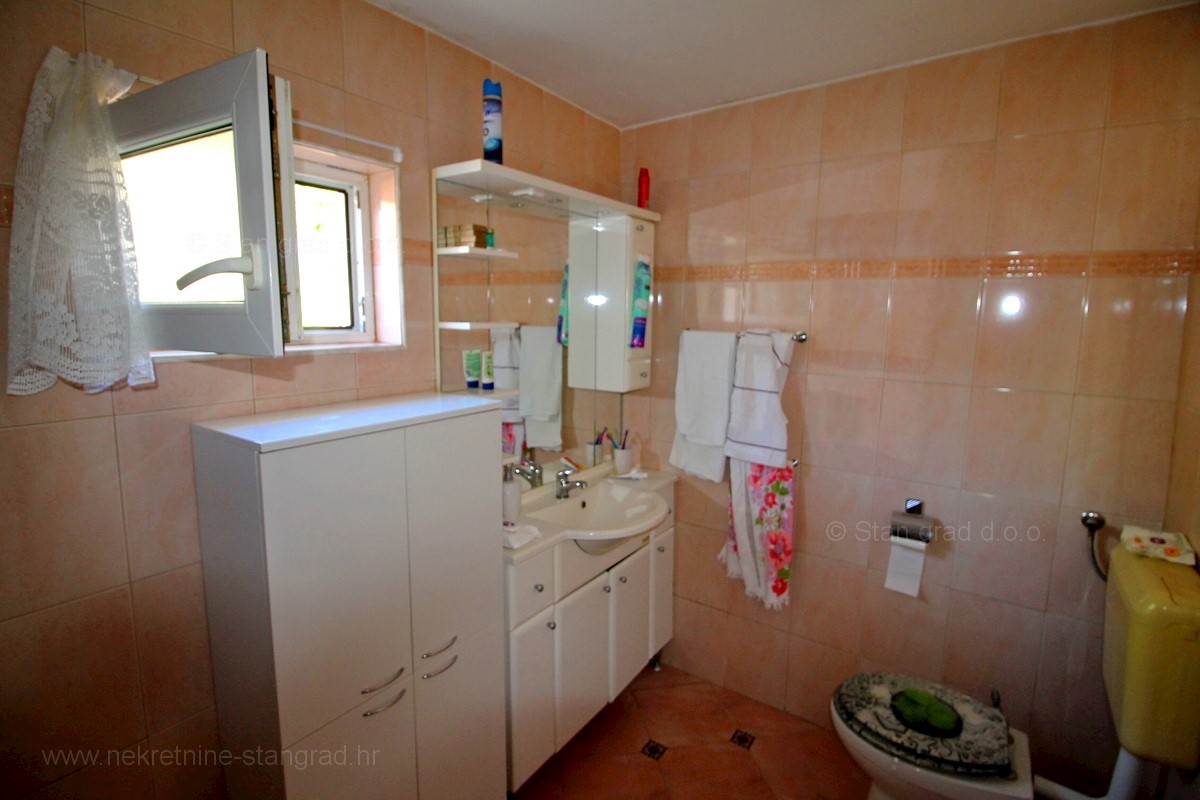 Dom Na predaj - PRIMORSKO-GORANSKA  CRIKVENICA 