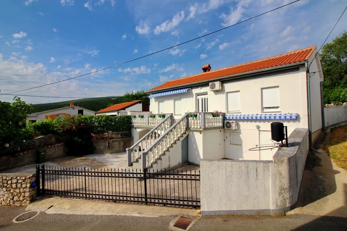 Dom Na predaj - PRIMORSKO-GORANSKA  CRIKVENICA 