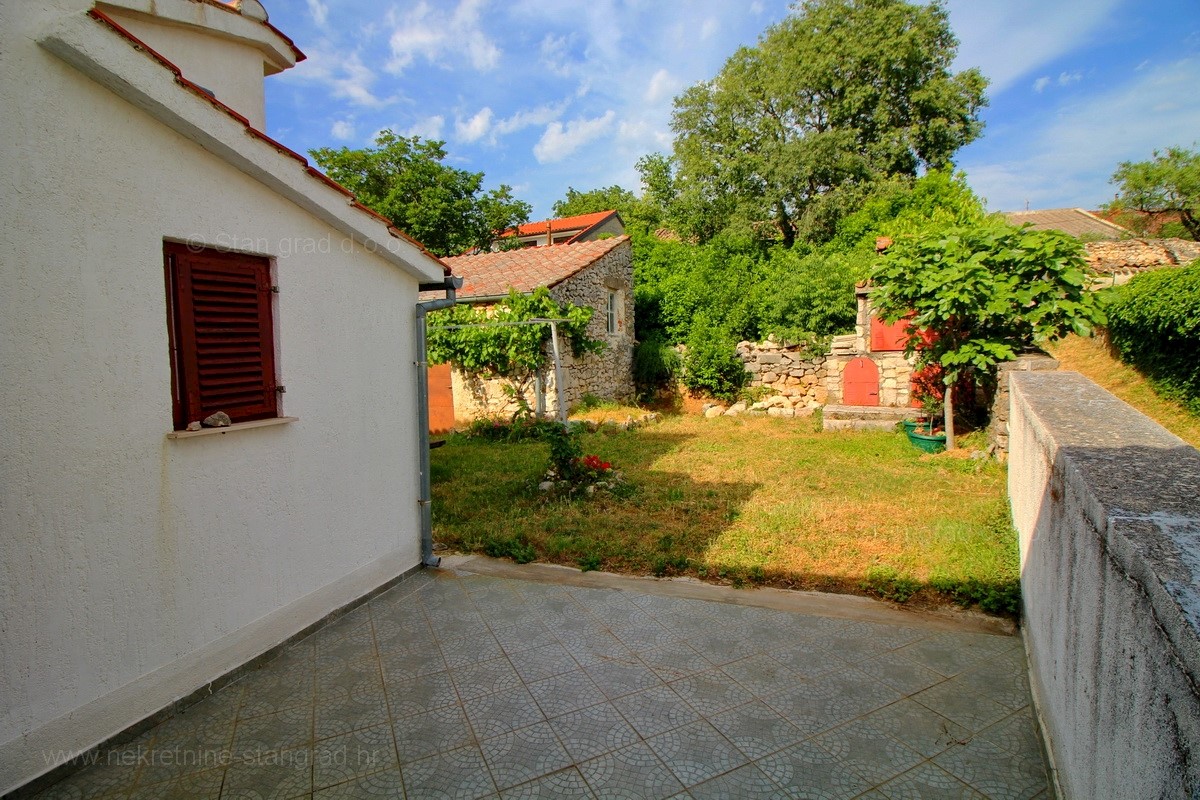 Dom Na predaj - PRIMORSKO-GORANSKA  CRIKVENICA 