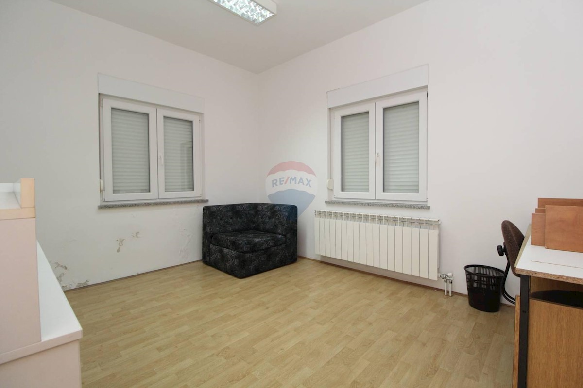 Business premises For rent - PRIMORSKO-GORANSKA  ČAVLE 