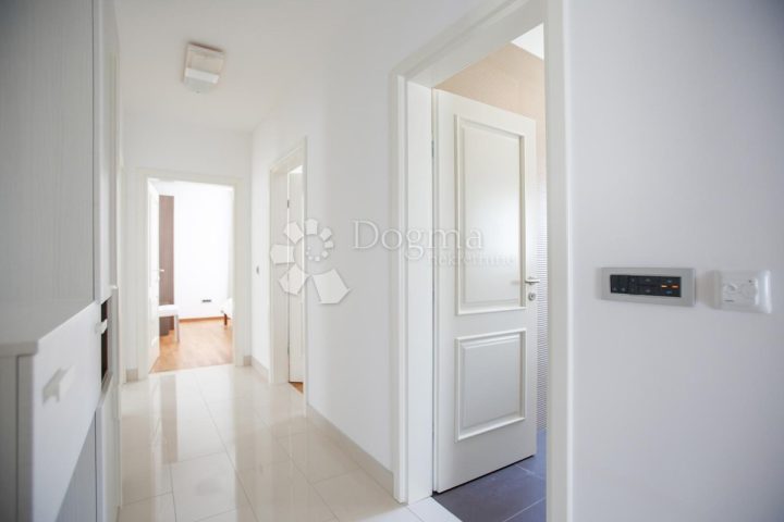 Flat For sale - Primorsko-goranska Novi Vinodolski - foto 5/17