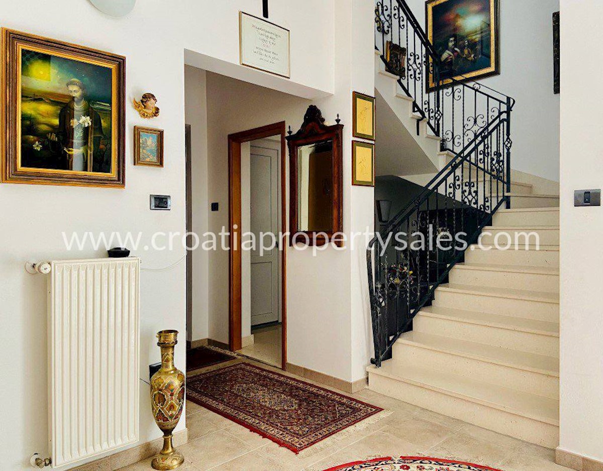 House For sale - SPLITSKO-DALMATINSKA  BRAČ 