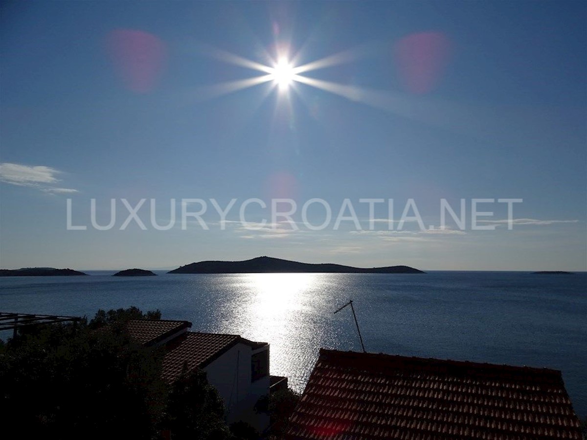 Kuća Na prodaju - ŠIBENSKO-KNINSKA  ROGOZNICA 