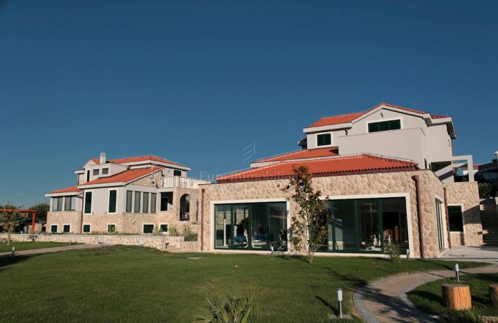 Dom na predaj 754 m² – Betina